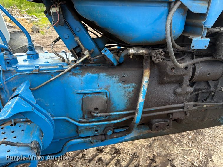 image for item DQ7902 Ford 7610 MFWD tractor