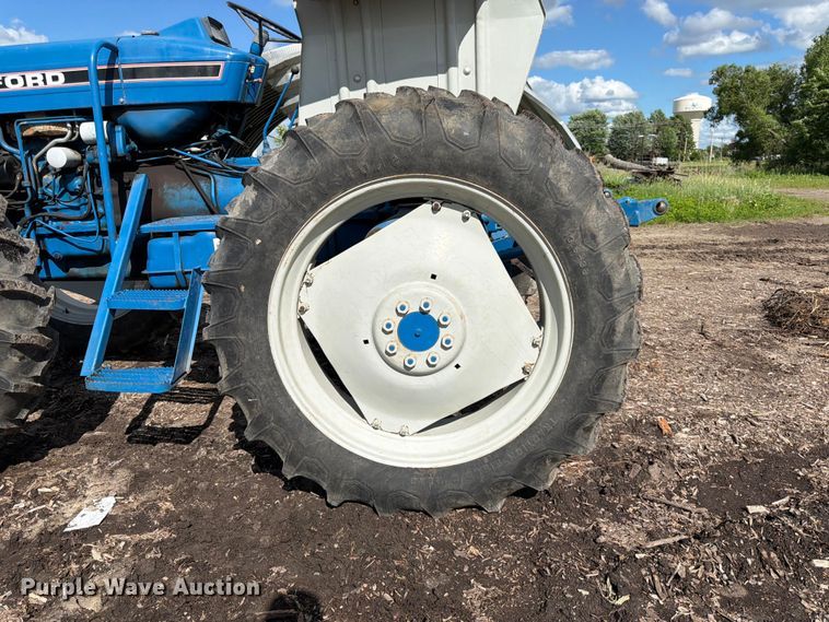 image for item DQ7902 Ford 7610 MFWD tractor