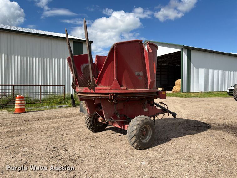 image for item DQ7903 Case 8610 bale processor