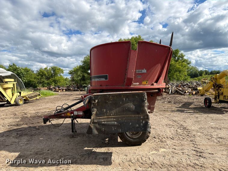 image for item DQ7903 Case 8610 bale processor