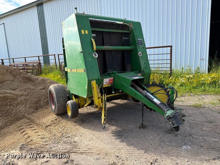 image for item DQ7904 John Deere 335 round baler