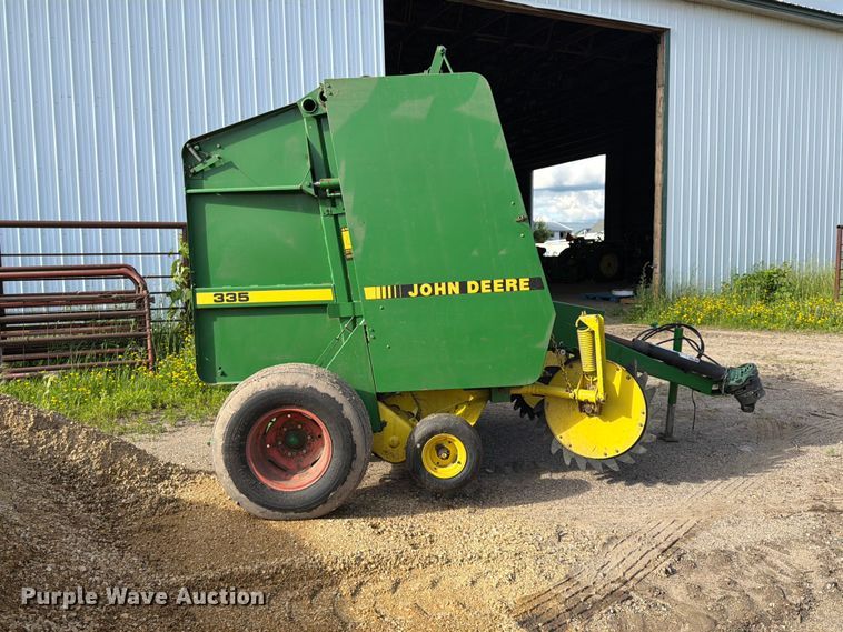 image for item DQ7904 John Deere 335 round baler