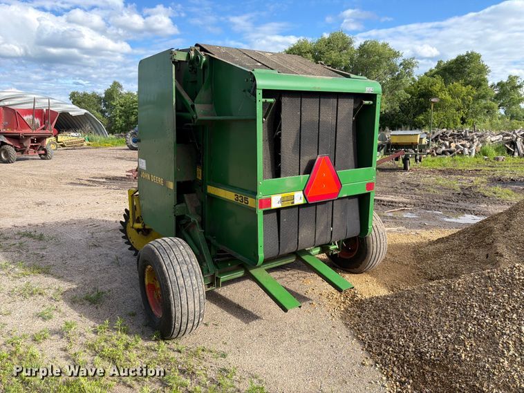 image for item DQ7904 John Deere 335 round baler