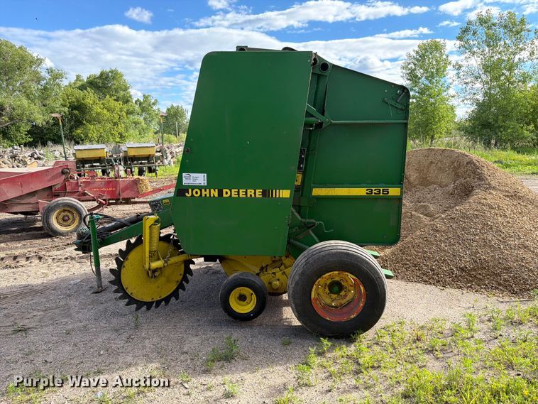 image for item DQ7904 John Deere 335 round baler