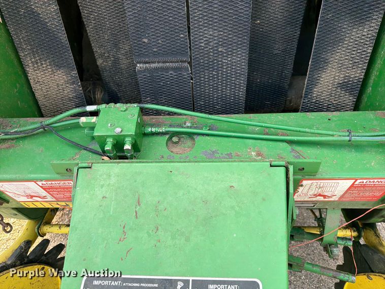 image for item DQ7904 John Deere 335 round baler