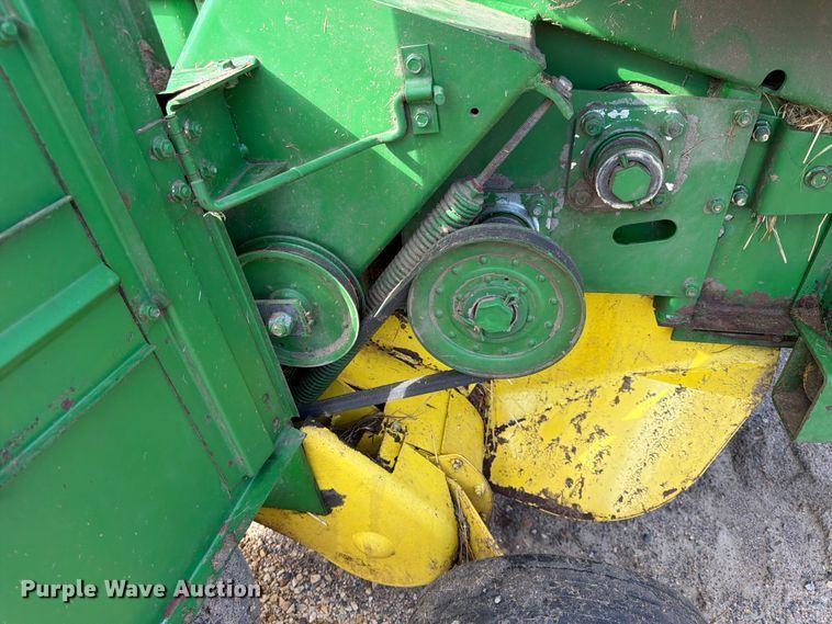 image for item DQ7904 John Deere 335 round baler