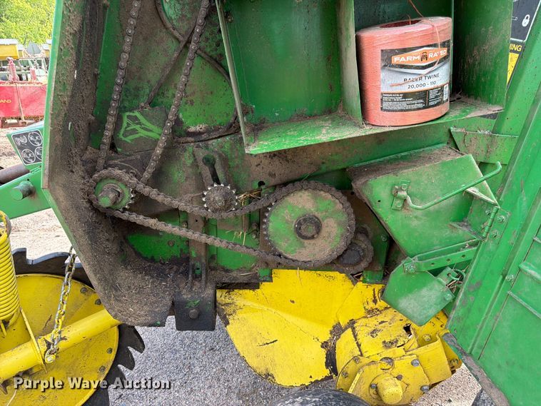 image for item DQ7904 John Deere 335 round baler