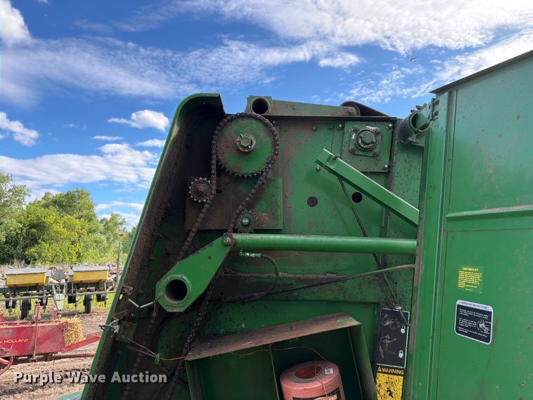 image for item DQ7904 John Deere 335 round baler