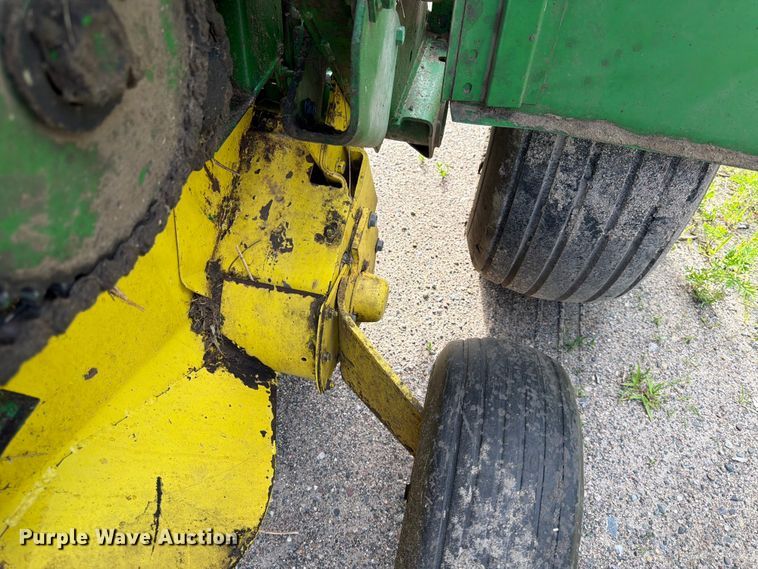 image for item DQ7904 John Deere 335 round baler