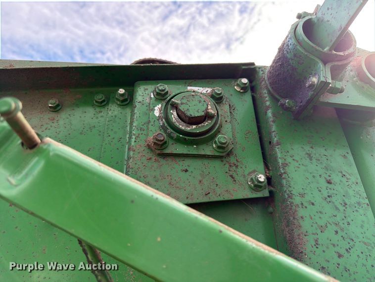 image for item DQ7904 John Deere 335 round baler