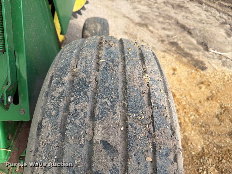 image for item DQ7904 John Deere 335 round baler