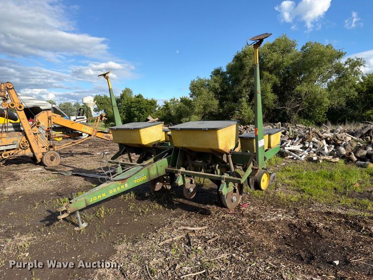 image for item DQ7905 John Deere P7000 planter