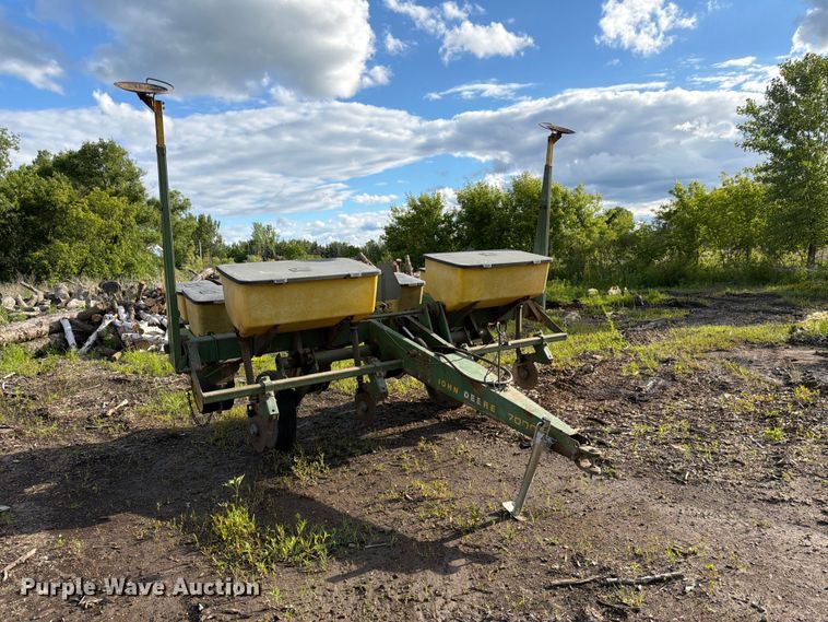 image for item DQ7905 John Deere P7000 planter