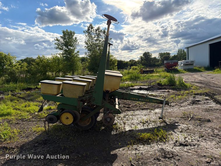 image for item DQ7905 John Deere P7000 planter