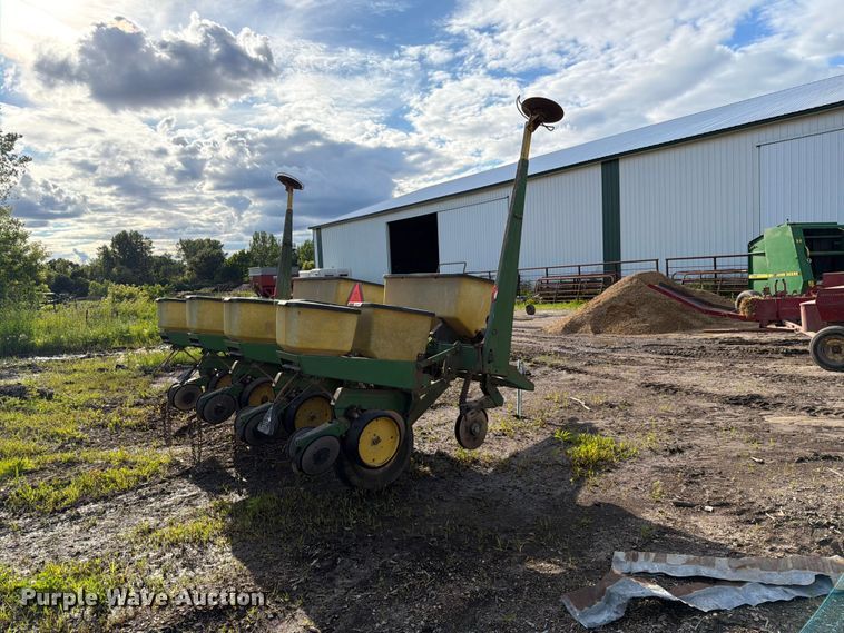 image for item DQ7905 John Deere P7000 planter