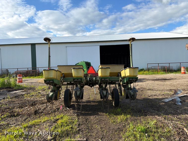 image for item DQ7905 John Deere P7000 planter
