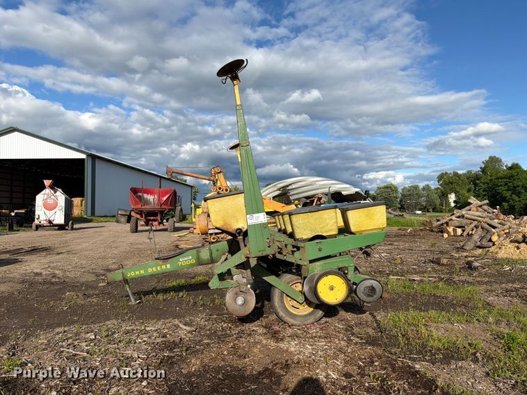 image for item DQ7905 John Deere P7000 planter