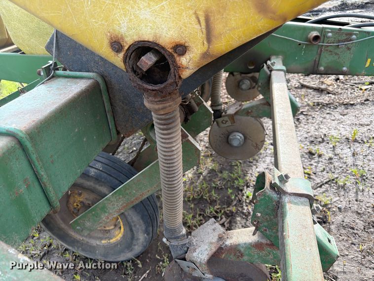 image for item DQ7905 John Deere P7000 planter