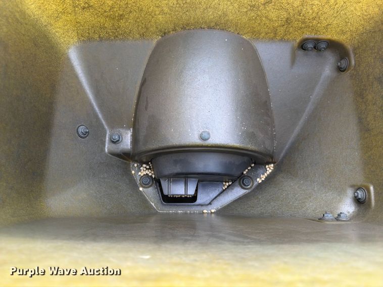 image for item DQ7905 John Deere P7000 planter