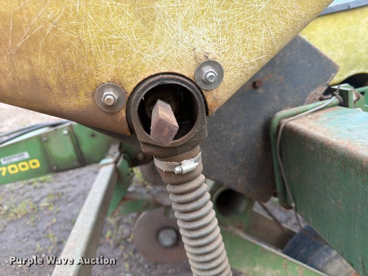 image for item DQ7905 John Deere P7000 planter