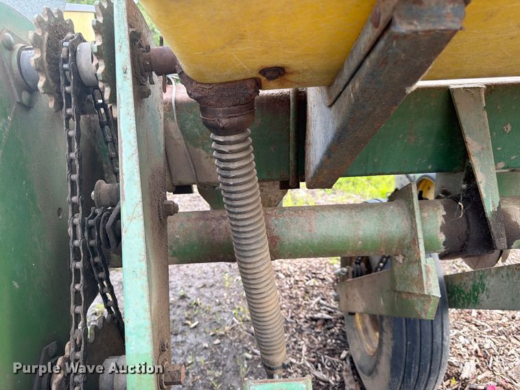 image for item DQ7905 John Deere P7000 planter