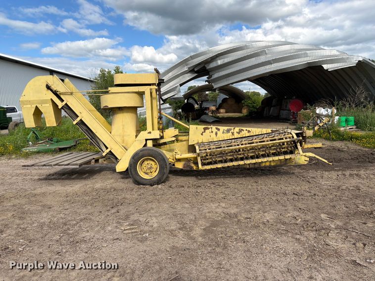 image for item DQ7908 Oxbo BH100 bean harvester