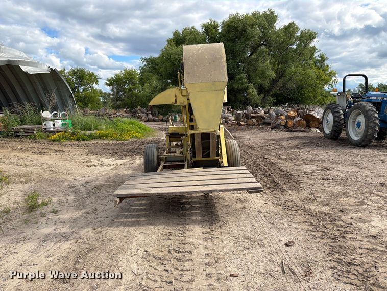 image for item DQ7908 Oxbo BH100 bean harvester