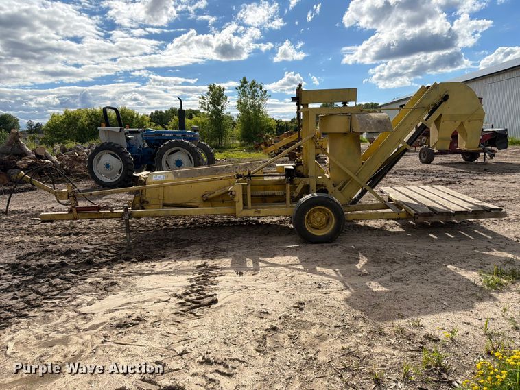 image for item DQ7908 Oxbo BH100 bean harvester