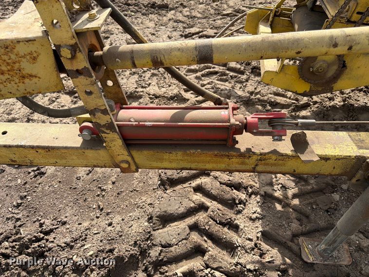 image for item DQ7908 Oxbo BH100 bean harvester