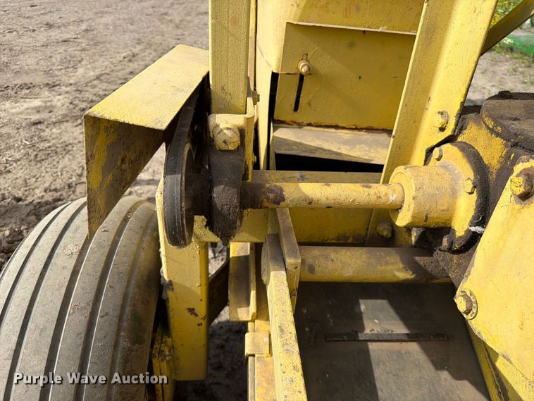 image for item DQ7908 Oxbo BH100 bean harvester