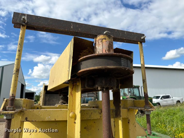 image for item DQ7908 Oxbo BH100 bean harvester