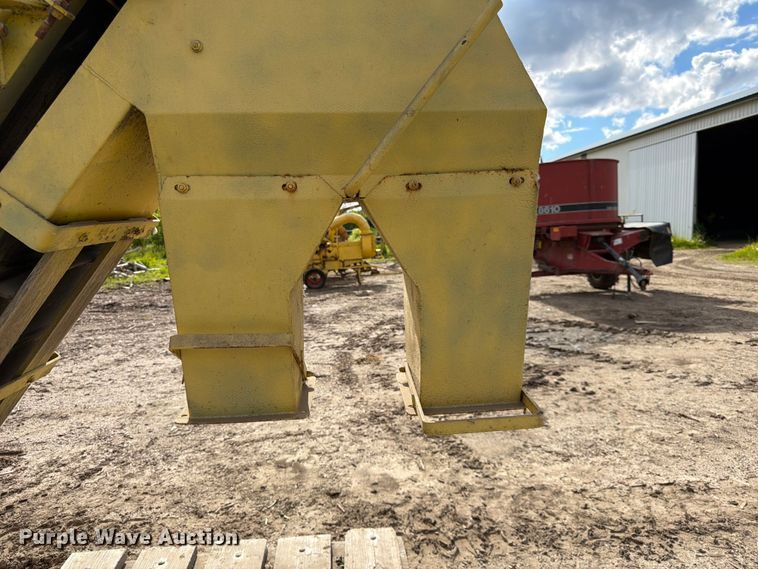 image for item DQ7908 Oxbo BH100 bean harvester