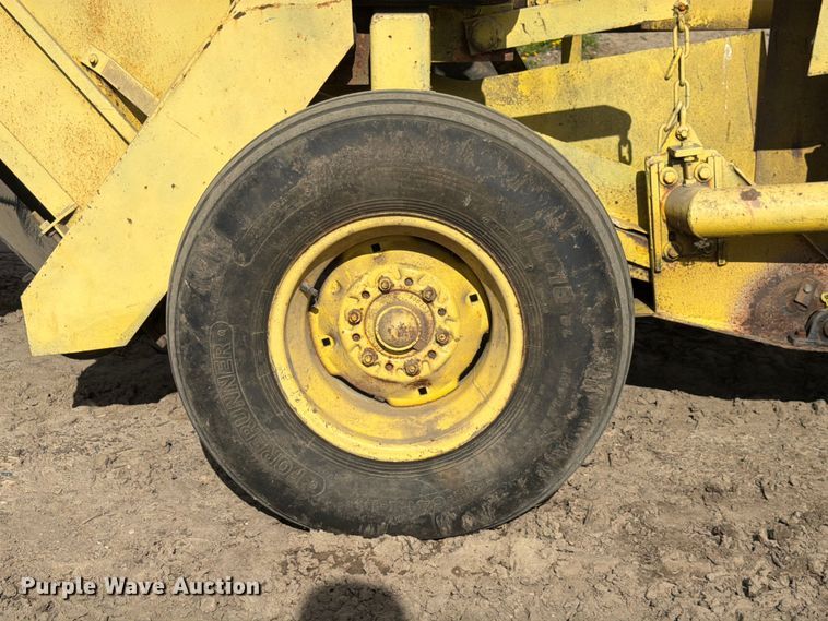 image for item DQ7908 Oxbo BH100 bean harvester