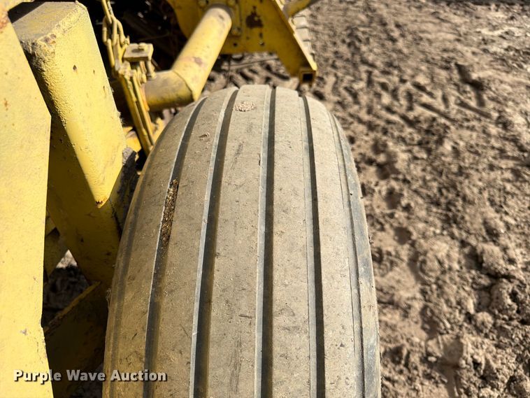 image for item DQ7908 Oxbo BH100 bean harvester