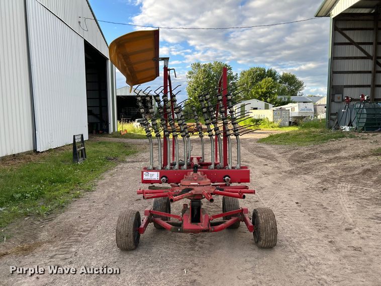 image for item DQ7910 2013 H&S RR420 hay rake