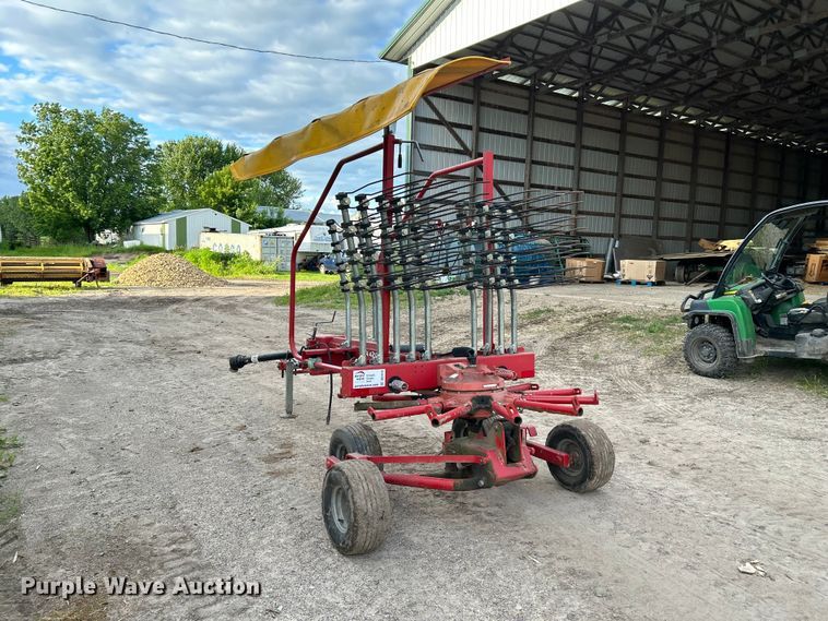 image for item DQ7910 2013 H&S RR420 hay rake