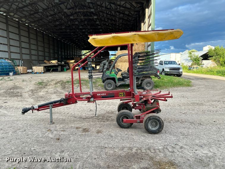 image for item DQ7910 2013 H&S RR420 hay rake