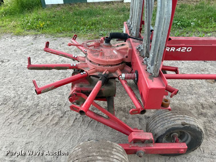 image for item DQ7910 2013 H&S RR420 hay rake