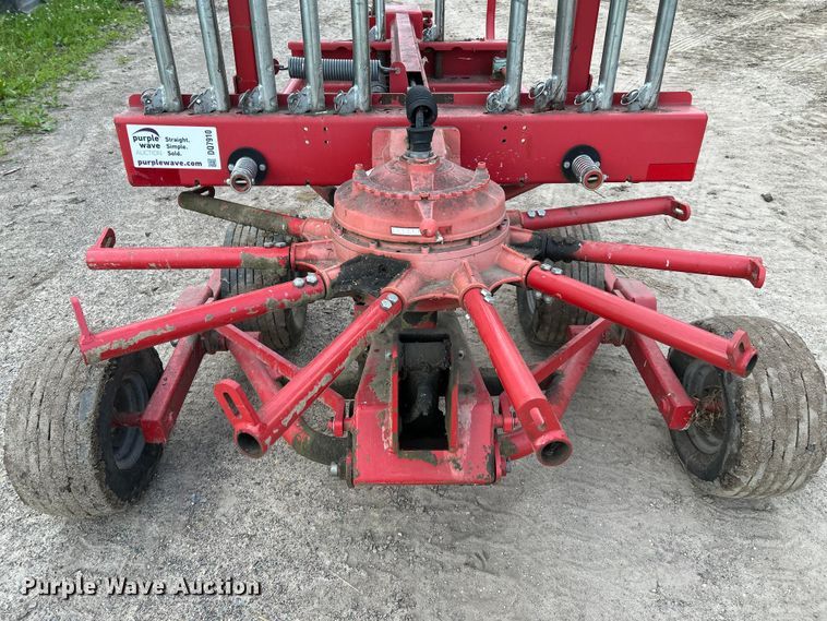 image for item DQ7910 2013 H&S RR420 hay rake