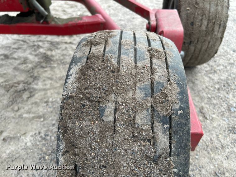 image for item DQ7910 2013 H&S RR420 hay rake