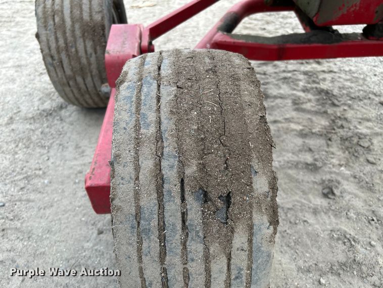 image for item DQ7910 2013 H&S RR420 hay rake