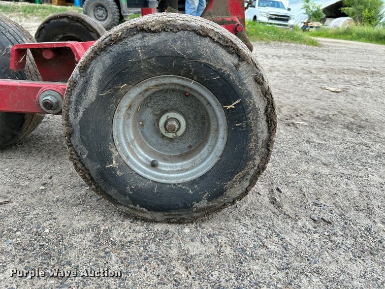 image for item DQ7910 2013 H&S RR420 hay rake
