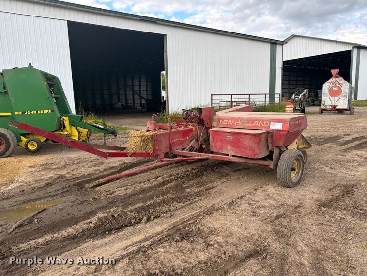 image for item DQ7911 New Holland 273 small square baler