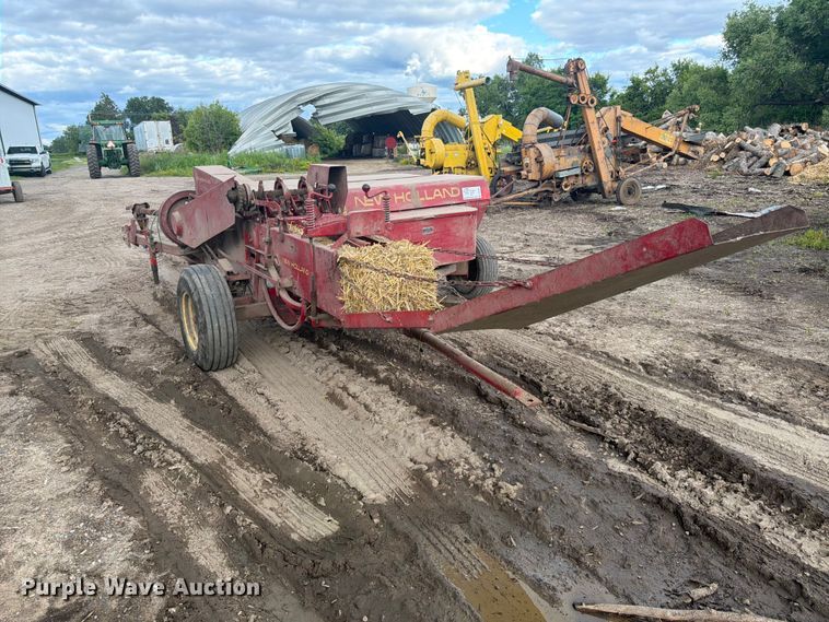 image for item DQ7911 New Holland 273 small square baler