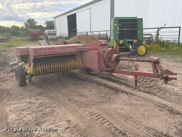 image for item DQ7911 New Holland 273 small square baler