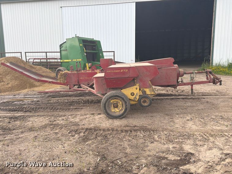 image for item DQ7911 New Holland 273 small square baler