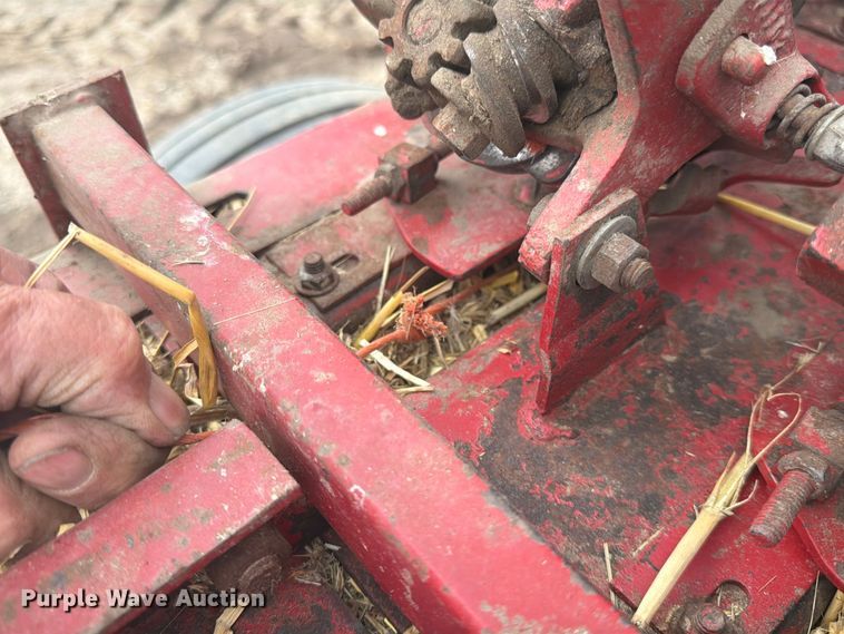 image for item DQ7911 New Holland 273 small square baler