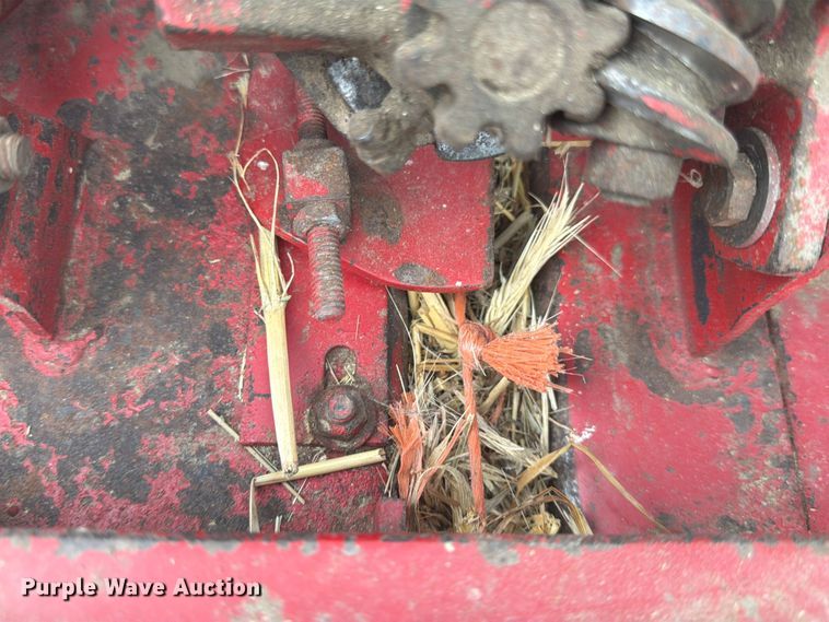 image for item DQ7911 New Holland 273 small square baler