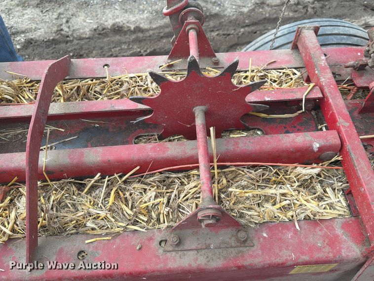image for item DQ7911 New Holland 273 small square baler
