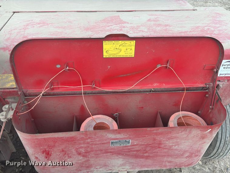 image for item DQ7911 New Holland 273 small square baler